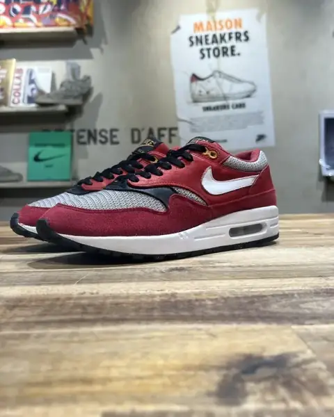 Nike Air Max 1 rouge après rénovation