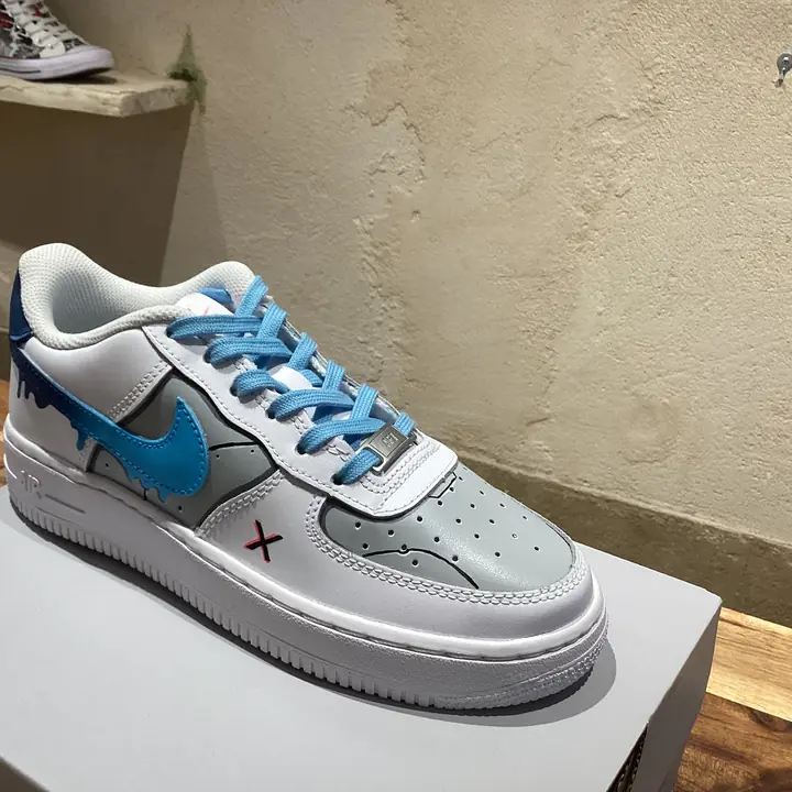 Air Force 1 personnalisée en gris et bleu ciel