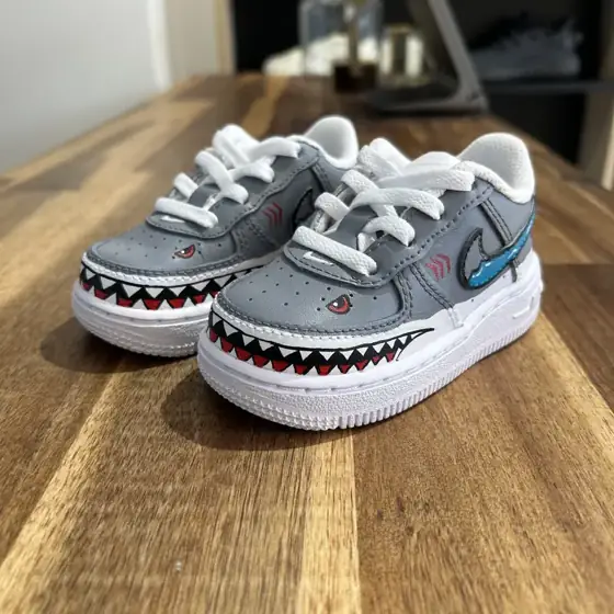 Air Force 1 bébé personnalisée à la main : requin