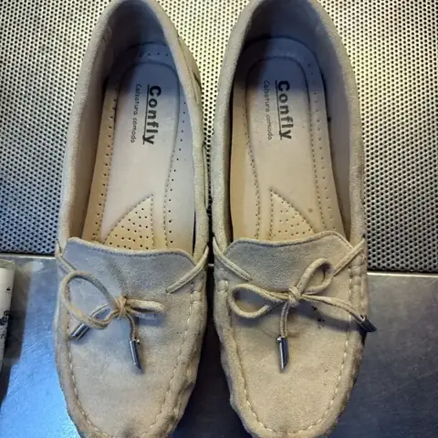 Mocassin en daim avant nettoyage