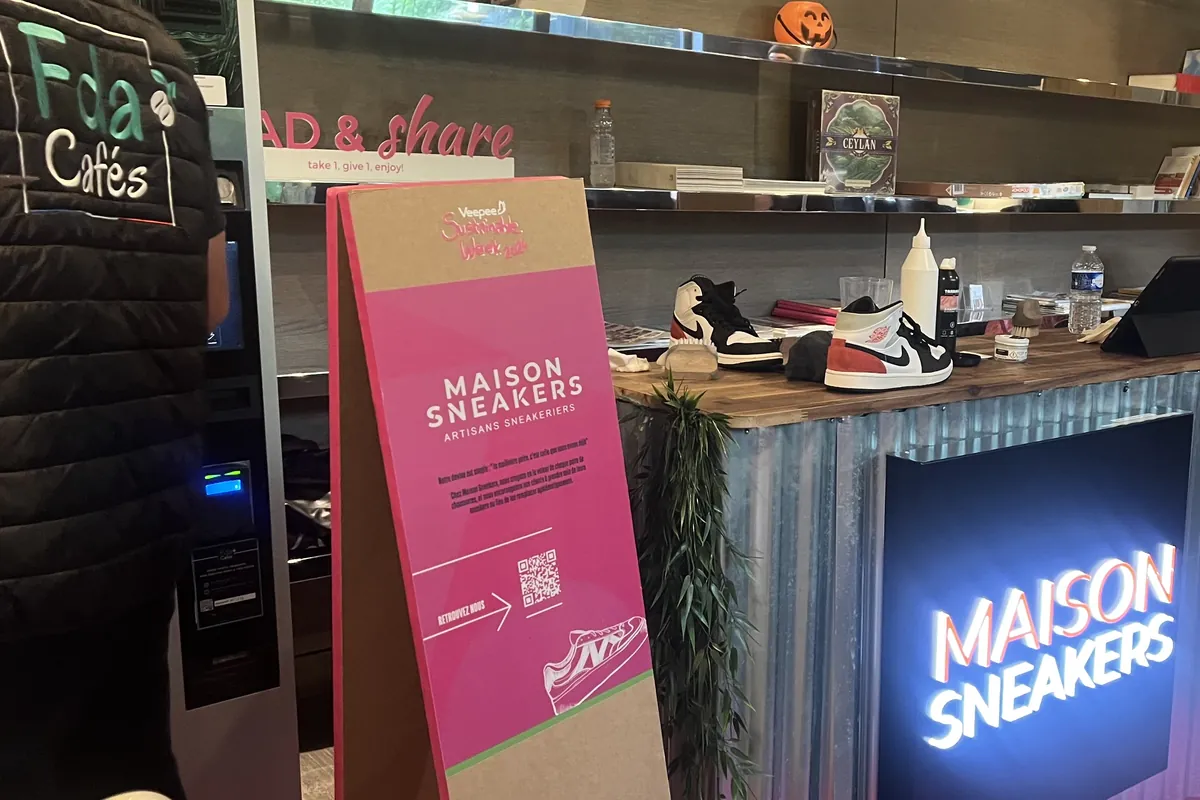 Le stand Maison Sneakers installé pendant un événement en entreprise