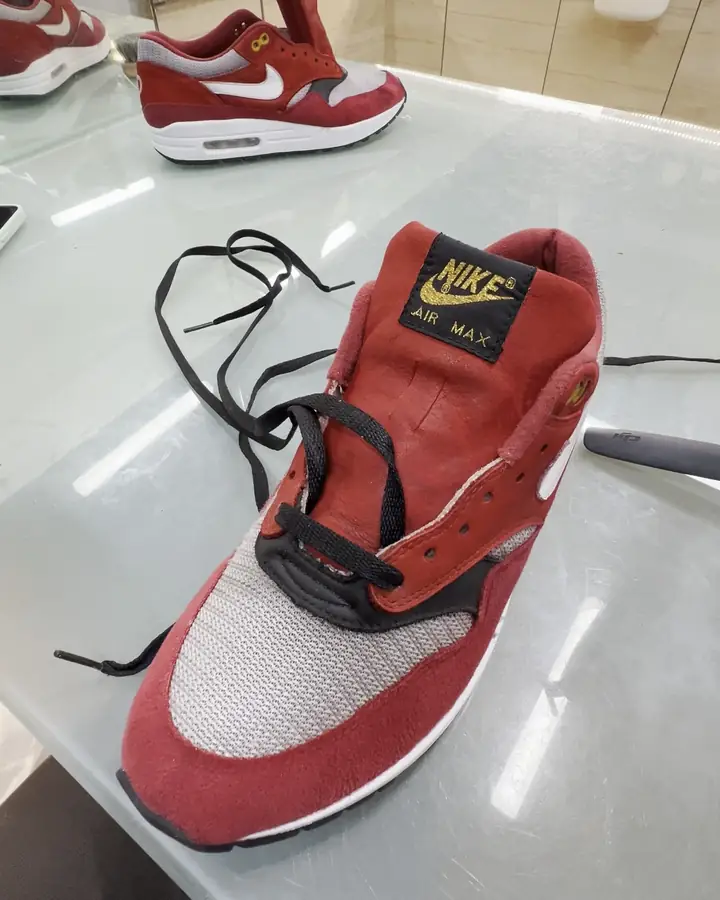 Air Max 1, tige propre et relacée après rénovation